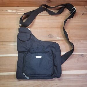 Baggallini Black Messenger Bag with Adjustable Strap and Modern Design